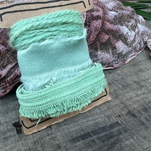 Natürlich gefärbtes grünes Bändchengarn, Baumwollstoffband, grüne Faserpackung, pastellgrüne Wolle, gefärbtes Band, 2 Meter Band 5 Meter Faser