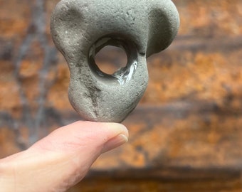 Piedra de bruja, piedras de víbora, piedra de hada, piedra de bruja de California, piedra de bruja de playa