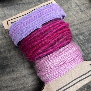 pflanzengefärbtes Bändchengarn, handgefärbtes Leinenband, märchenhaftes magenta-lila Wollgarn, rosa Seidenfaden, 1 m Band von 3,5 m Faser