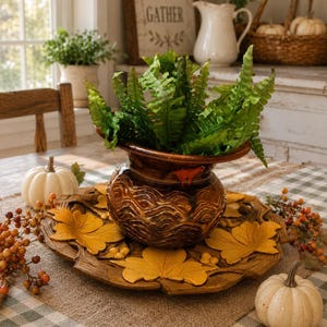 Vintage Dryden-Keramikvase mit handgeschnitztem Weinblatt-Tablett, 1975