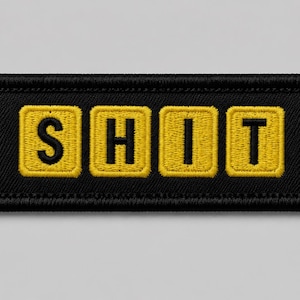 Patch bordado "SHIT", distintivo engraçado preto e amarelo