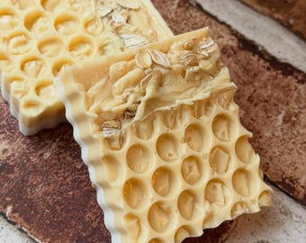 Handmade Honey Oatmeal Goat Milk Soap Bar | Aloe, Gentle Exfoliation