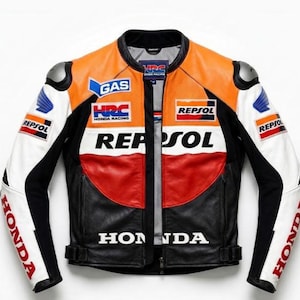 Op de afbeelding: Een veelkleurige motorjas met oranje, witte, rode en zwarte panelen. De jas toont diverse logo's waaronder Repsol, HRC, Honda en Gas. Het kledingstuk is voorzien van schouderbescherming, een ritssluiting aan de voorzijde en lange mouwen.