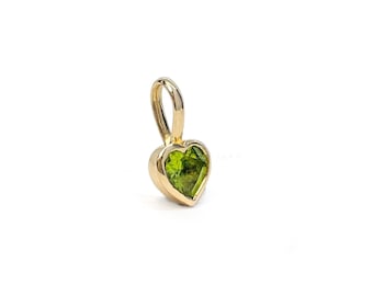 DESI Hartgeslepen Peridot-hanger in massief 14k goud. Fijne sieraden. Peridot hanger. Hart charme. Geboortesteen sieraden.