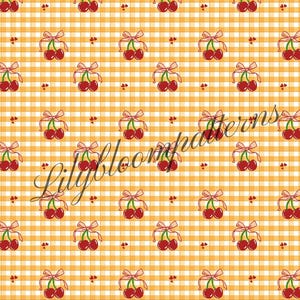 Könnte beinhalten: Ein sich wiederholendes Muster mit Paaren roter Kirschen mit hellrosa Schleifen auf einem gelb-weißen Vichy-Karo-Hintergrund. Kleine rote Herzformen sind zwischen den Kirschen verstreut. Der Text lilybloompatterns ist diagonal darübergelegt.