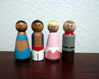 Pack de 4 de 2 parejas de Disney. Aladdin y la princesa Jasmine de Aladdin y el príncipe Phillip y Aurora de La Bella Durmiente.