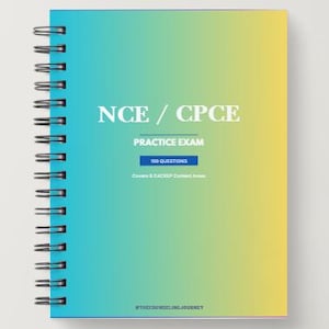 Puede incluir: Un cuaderno de espiral con una cubierta en degradado de azul turquesa a amarillo. El texto dice NCE / CPCE PRACTICE EXAM, 100 QUESTIONS, Covers 8 CACREP Content Areas y #THECOUNSELINGJOURNEY. Cuenta con una encuadernación de metal negro al lado.