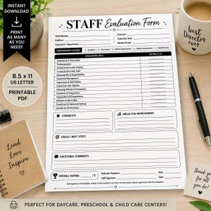 Puede incluir: Un formulario de evaluación de personal blanco impreso en papel. El documento incluye secciones para los detalles del miembro del personal, calificaciones de desempeño, áreas de evaluación, fortalezas, áreas de mejora, metas y firmas.