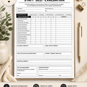 Puede incluir: Un formulario de autoevaluación del personal impreso en papel blanco, que presenta una cuadrícula para calificaciones de desempeño, secciones para fortalezas, metas y comentarios, con campos para firmas de personal y supervisores.