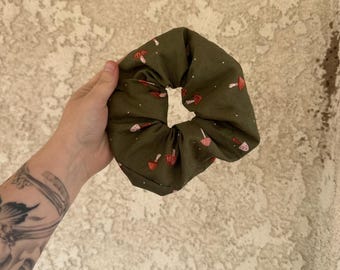 Cottagecore Pilz Baumwolle Scrunchie | Handgemachte Haargummi | Waldfee Ästhetik | Süßes Grünes Pilz Scrunchie