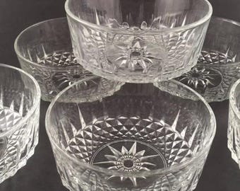 Juego de 8 cuencos de postre Arcoroc Sunburst de cristal francés tallado con diamantes, estilo vintage.
