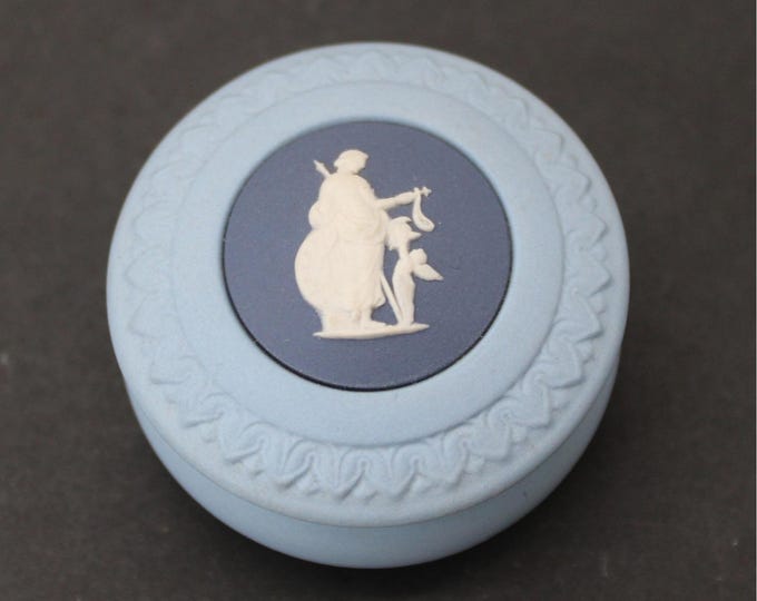 Vintage Wedgwood Bicentenary Tricolor Jasperware Round Trinket Box Venus Motif