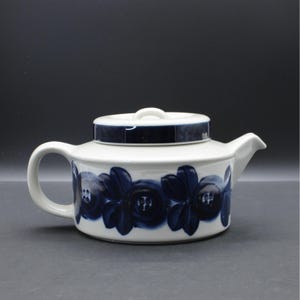 Vintage Arabia Finland Anemone Teapot with Lid Ulla Procope Mid Century Modern