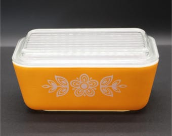 Vintage Pyrex Butterfly Gold #502 Refrigerator Dish with Glass Lid 1.5 Pint