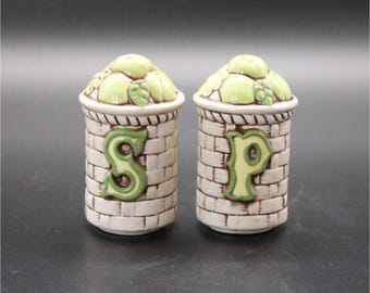 Vintage Basket Weave Salt and Pepper Shakers.