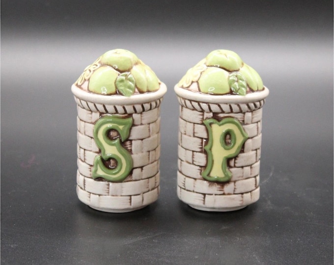 Vintage Basket Weave Salt and Pepper Shakers.