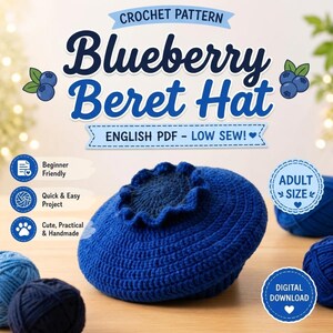 Puede incluir: Un patrón de ganchillo para una boina de arándano en formato PDF en inglés. La imagen muestra una boina azul tejida a ganchillo con un centro azul oscuro, rodeada de ovillos de lana azul, con texto que indica Beginner Friendly, Quick & Easy y Adult Size.