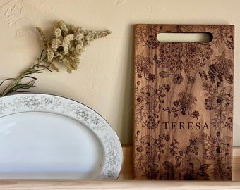 Personalized Charcuterie Board with Floral Engraving, Custom Engraved Cheese Board for Her, Floral Wedding Gift Cutting Board
