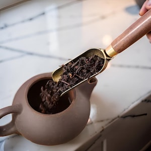 Brass Tea Scoop Wooden Handle, Loose Leaf Tea Spoon, Coffee Bean Scoop, Vintage Style Tea Caddy Spoon, Housewarming Gift for Tea Lovers