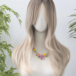 Peluca larga y lisa con flequillo cortina, color rubio platino con raíces oscuras degradadas, 56 cm (22 pulgadas), hecha a mano con cabello humano, ideal para uso diario y fiestas.