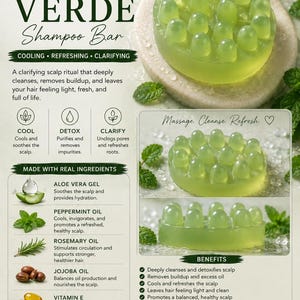 Könnte beinhalten: Menta Verde Shampoo Bar mit einer grünen, strukturierten Oberfläche. Die Seife wird aus natürlichen Inhaltsstoffen hergestellt und soll die Kopfhaut kühlen, erfrischen und klären. Das Produkt enthält Aloe Vera Gel, Pfefferminzöl, Rosmarinöl, Jojobaöl und Vitamin E.