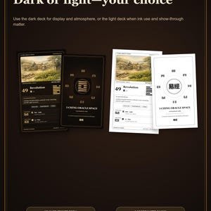 Peut inclure: Un jeu de cartes I-Ching Oracle Space comprenant 128 faces et 2 dos coordonn&eacute;s. Les cartes sont disponibles en versions sombre et claire, affichant le texte 'Revolution', '49' et 'I-CHING ORACLE SPACE' avec divers symboles.