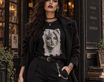 T-shirt met gotisch portret, T-shirt voor boekenliefhebbers met een donkere academische uitstraling, vintage T-shirt met literaire kunst.