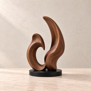 Sculpture en bois faite à la main, décoration d'art moderne et organique, design abstrait fluide, élément décoratif pour console ou cheminée, cadeau artistique unique