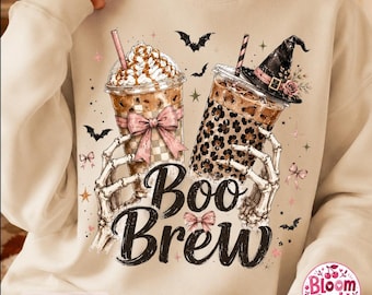 Design PNG Boo Brew, grafica di Halloween per caffè con mani scheletriche, tazze di caffè ghiacciato, pipistrelli e cappello da strega per magliette
