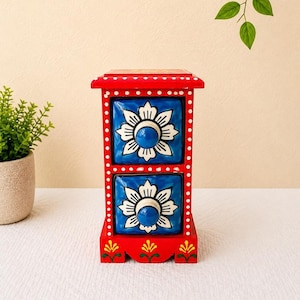Handmålat rött träskåp med 2 lådor, blommig folkkonstdekor (10x10x18 cm)