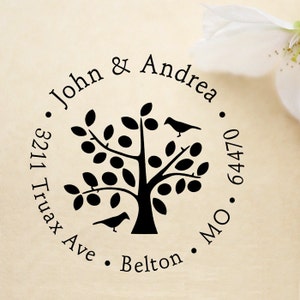ZELFINKTENDE aangepaste retouradresstempel, gepersonaliseerde trouwadresstempel, tortelduifjes, boom, R77