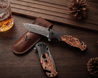 Anpassad graverad fickkniv, personlig present till marskalkar, damaskusfällknivset, best man-present, bröllopspresent till män, present till brudgummens fest