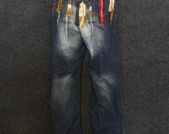 Jeans Akadmiks Native Warriors ricamati, taglia 36, lavaggio scuro, modello Y2K, vestibilità ampia.