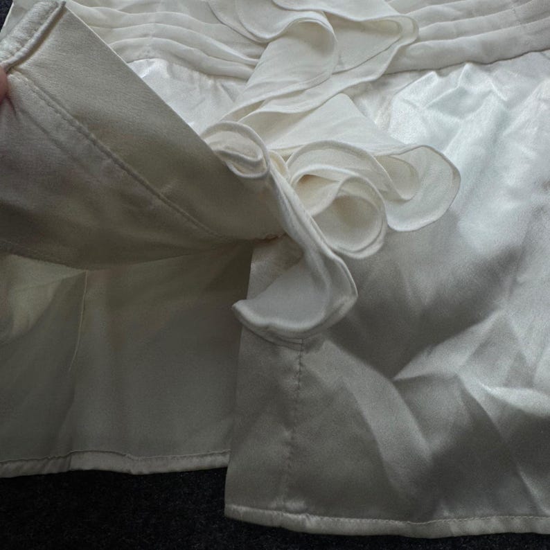 Apostrophe Ivory Ruffle V Neck Sleeveless Satin Blouse Size M - Etsy