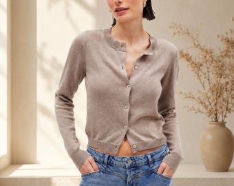 Classic Womens Knit Cardigan For Comfortable Everyday Wear