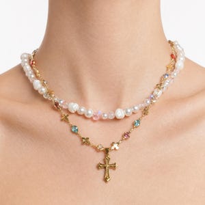 Whimsigoth Shell Pearl Cross Halsband, Färgglad Ädelstens Choker, Layered Crystal Rosenkrans, Gotiskt Häxhänge, Alternativ Estetisk Gåva