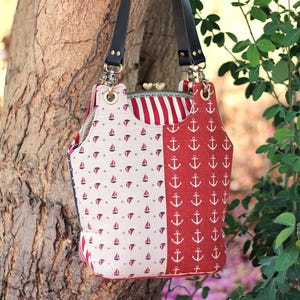 Bolsa de ombro náutica com fecho de encaixe: Bolsa grande em formato de âncora de veleiro, bolsa de mão com armação personalizada.