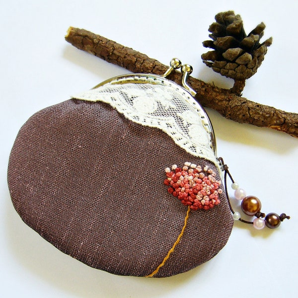 Metal frame purse/ frame coin purse/embroidery coin purse/coin purse flower embroidered/8.5 cm frame purse