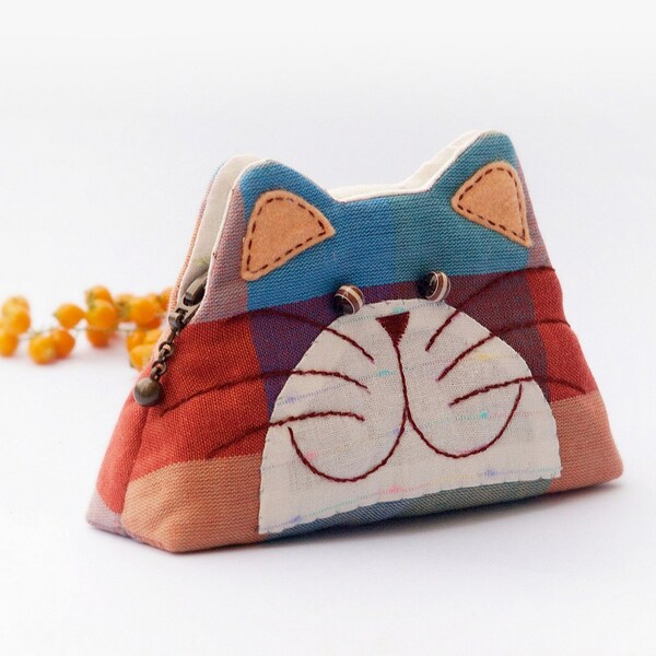 Cat purse / Cat zipper purse / Cat coin purse / Hand embroidery / Gift bag / Small bag zippered