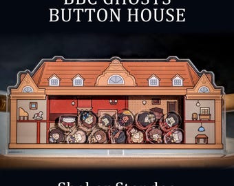 Figura acrílica de la Casa Button de la BBC Ghosts con agitador. Todos los personajes incluidos.