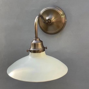 Aplique de pared de latón vintage, iluminación de mediados de siglo, con enchufe o cableado, para dormitorio, entrada o baño.