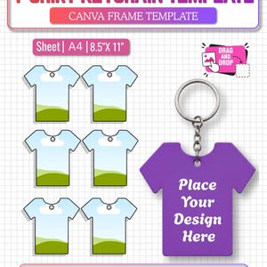 Op de afbeelding: Een T-shirt sleutelhanger sjabloon voor Canva met zes T-shirtvormige kaders op een A4-vel. Het ontwerp bevat een paarse T-shirt sleutelhanger met de tekst "Place Your Design Here" en een sleep-en-neerzet icoon.
