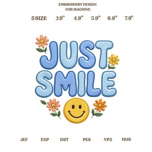Può includere: Un disegno da ricamo per macchina con il testo JUST SMILE in lettere blu, una faccina sorridente gialla e fiori arancioni con foglie verdi. Il testo indica 5 dimensioni: 3.9", 4.9", 5.9", 6.9" e 7.9". Formati: JEF, EXP, DST, PES, VP3 e HUS.