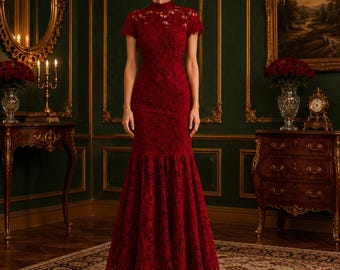 Burgundowa koronkowa sukienka maxi | Formalna suknia z wysokim dekoltem w stylu vintage