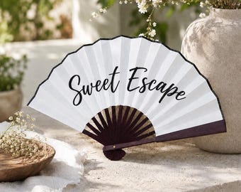 Individuell gravierte Sandelholzfächer, personalisierte Hochzeitshandfächer, Hochzeitsbevorzugungsfächer für Gäste, Brautparty-Gastgeschenke, kundenspezifische Gastgeschenke