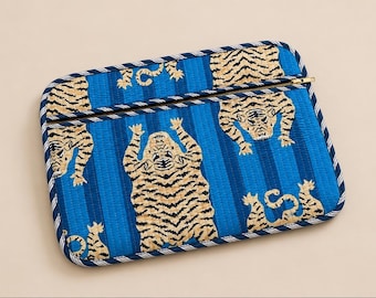 Custodia per laptop/MacBook/iPad in cotone trapuntato con stampa a blocchi, realizzata a mano con stampa animalier.