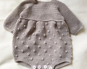 Modello PDF per tutina all'uncinetto Little Dotty / Modello per tutina da neonato/Da neonato a bambino piccolo / Completo all'uncinetto di ispirazione vintage / Download immediato
