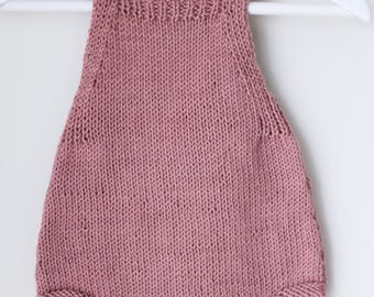 Modello PDF per tutina Sammy, modello vintage per pagliaccetto da neonato, modello per maglia di peso DK, tutina da neonato lavorata a maglia, download immediato