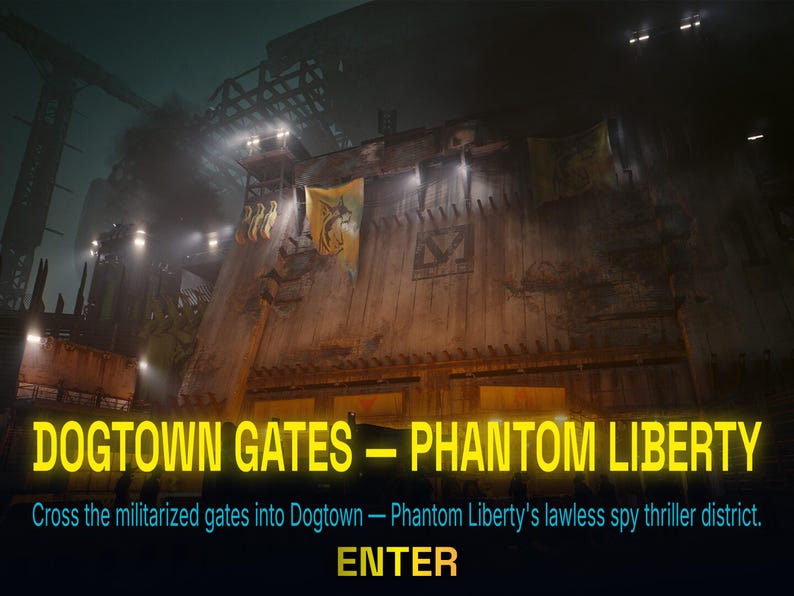Peut inclure: Sc&egrave;ne nocturne des portes de Dogtown de Phantom Liberty. L'image pr&eacute;sente une grande structure patin&eacute;e avec des banni&egrave;res et des lumi&egrave;res vives. Le texte indique "DOGTOWN GATES - PHANTOM LIBERTY" et "ENTER". La sc&egrave;ne est sombre avec une atmosph&egrave;re enfum&eacute;e.