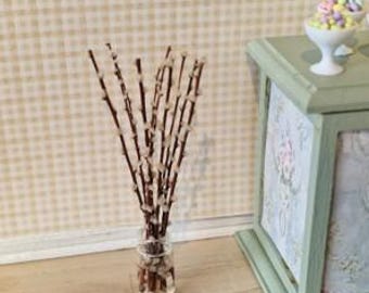 Rami di salice in un vaso di vetro 1:12